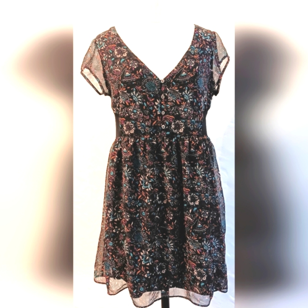 Black sheer, floral, V-neck babydoll dress W buttons up bodice. Medium. Ecote